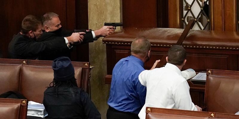 ABD Kongresindeki olaylarda bir kadın yaralandı | Video