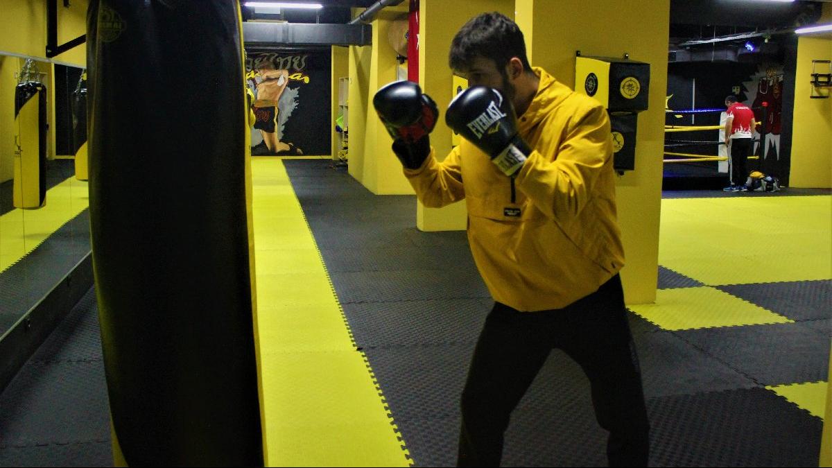 Abisini kıskandığı için başladığı sporda başarıdan başarıya koşuyor