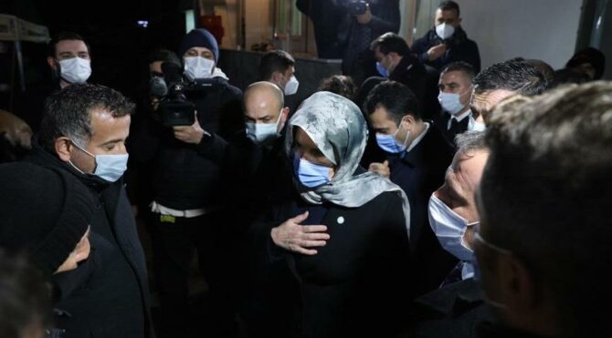 Akşener, şehit evine taziye ziyaretinde bulundu