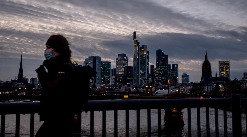 Almanya'da son 24 saatte COVID-19'dan 445 kişi hayatını kaybetti