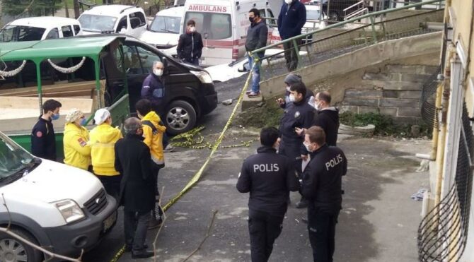 Annesini ve ağabeyini koli bandıyla boğarak öldürdü