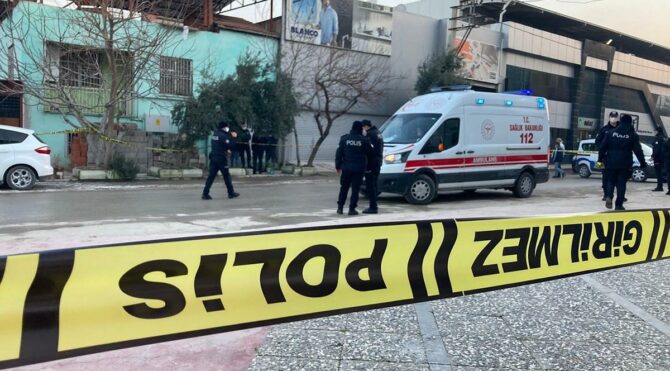 Babaannesini öldürüp polise teslim oldu