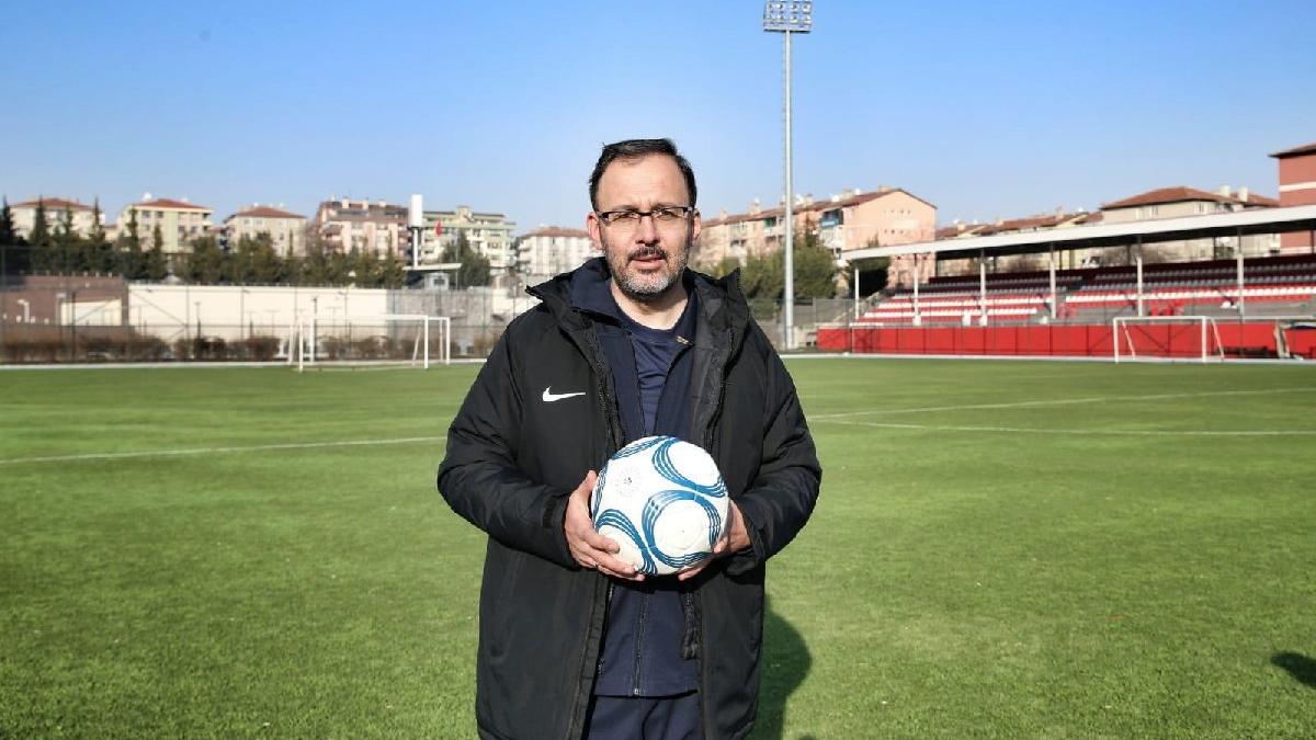 Bakan Kasapoğlu: Seyircili müsabakaların yakın olmasını temenni ediyorum