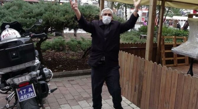 Bankada yakalanan corona şüphelisi göbek atıp spor yaptı