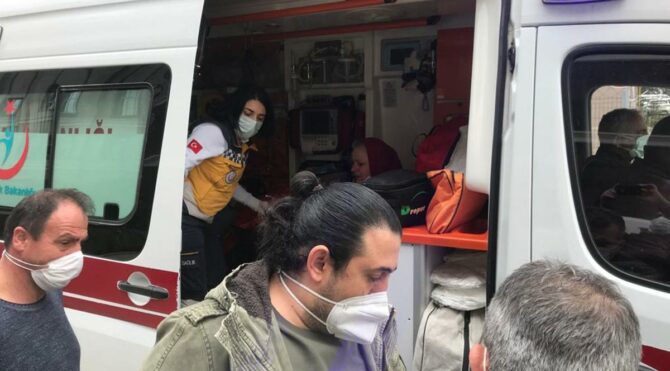 ‘Bebek sesi’ tartışmasında kan aktı: 4 yaralı