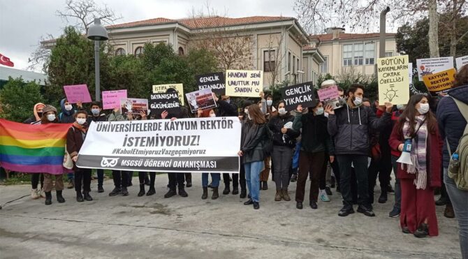 Bir üniversiteden daha ‘kayyum rektör’ protestosu