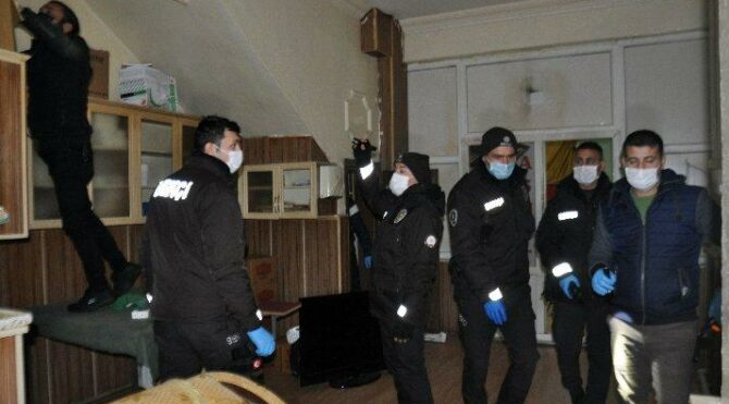 Böylesi görülmedi: Polis kapattı, 2 saat sonra tekrar açtılar