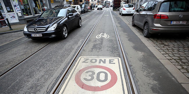 Brüksel'de araçlar için hız sınırı 30 kilometreye düşürüldü