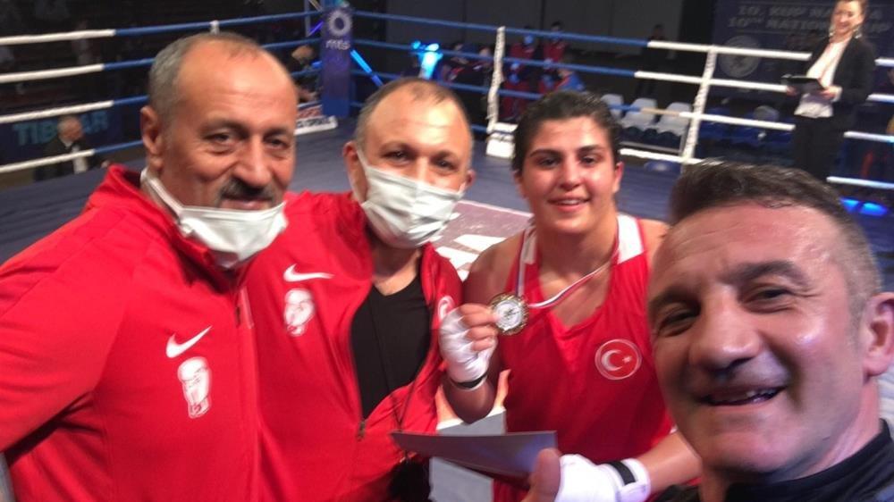 Busenaz Sürmeneli’den altın, Buse Naz Çakıroğlu’ndan gümüş madalya