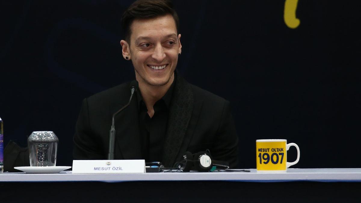 CANLI | Ve Mesut Özil Fenerbahçe’ye resmi imzayı atıyor