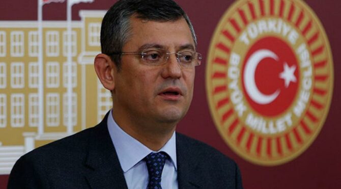 CHP’li Özel’den Erdoğan’a Z kuşağı yanıtı: Onlar kendilerine saray yapanları biliyor