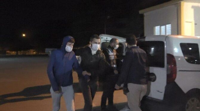 Çiğköftecide 29 şişe sahte içki ele geçti