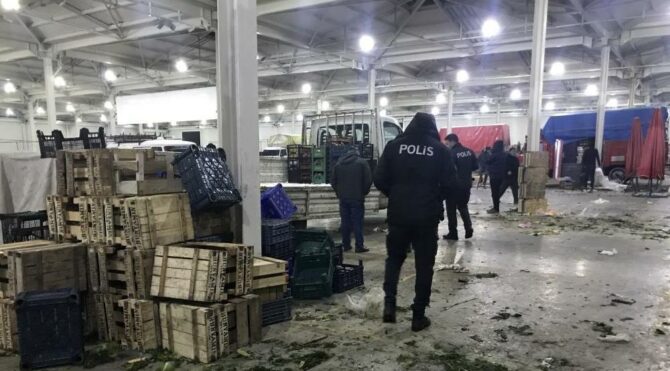 Cinayetle biten pazar kavgası bin lira yüzünden çıkmış