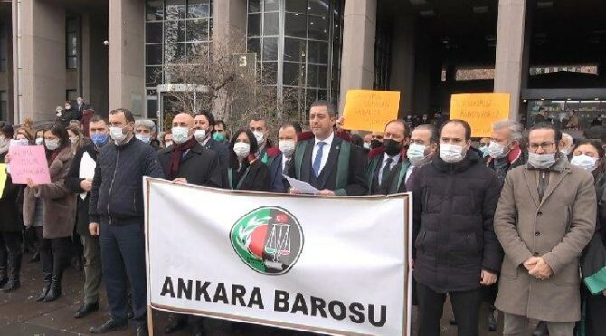 ‘Çoklu baro’ eylemine katılan avukatlara soruşturma