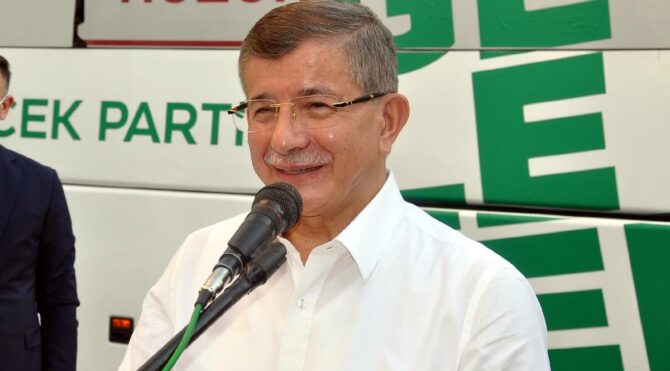 Davutoğlu: Bahçeli 17-25 Aralık’tan bahsedemez