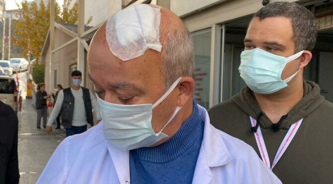 Doktorun başını taşla yaran hasta yakını adli kontrolle serbest