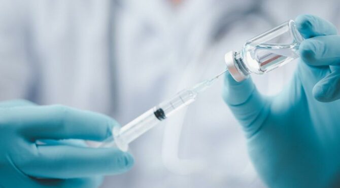 Dünya aşılanıyor, Türkiye bekliyor