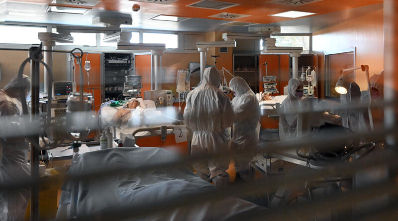 Dünya genelinde COVID-19 vaka sayısı 98 milyonu geçti