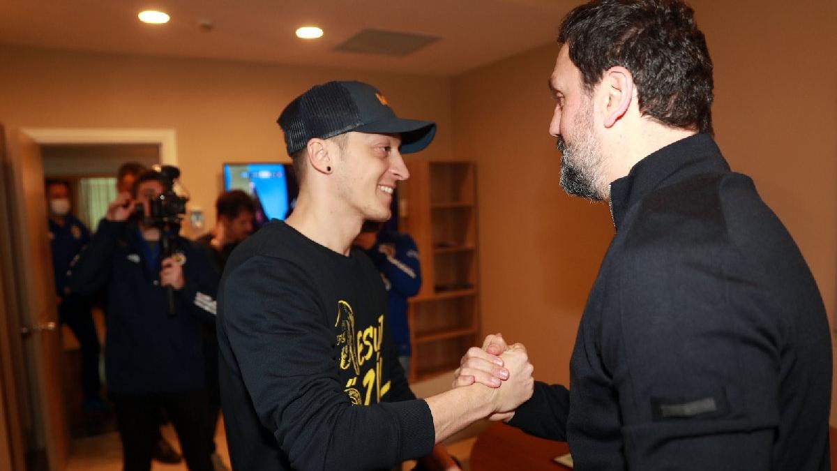 Dünyanın beklediği imza! Mesut Özil töreni saat 15.00’te…