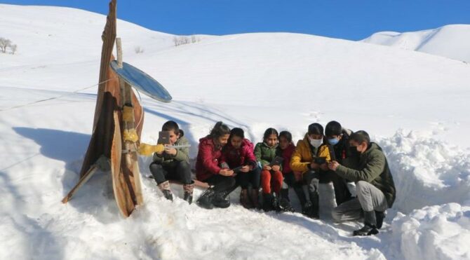 EBA’ya giremeyen öğrencilere Antalya’dan yardım eli