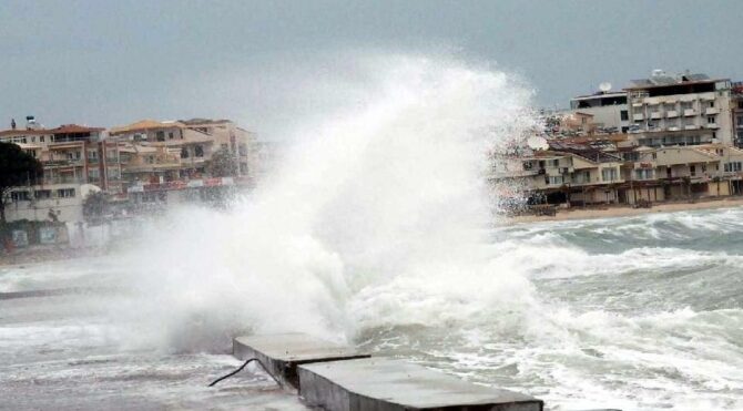 Ege’de fırtına! Feribot seferleri yapılamıyor…