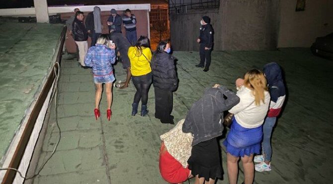 Eğlence mekanına corona baskını: Çatıda böyle yakalandılar