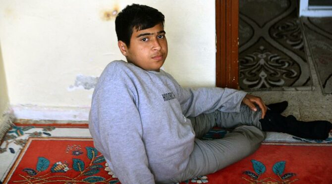 Engelli genç: Hayatımı 100 liraya eskiciye satmışlar