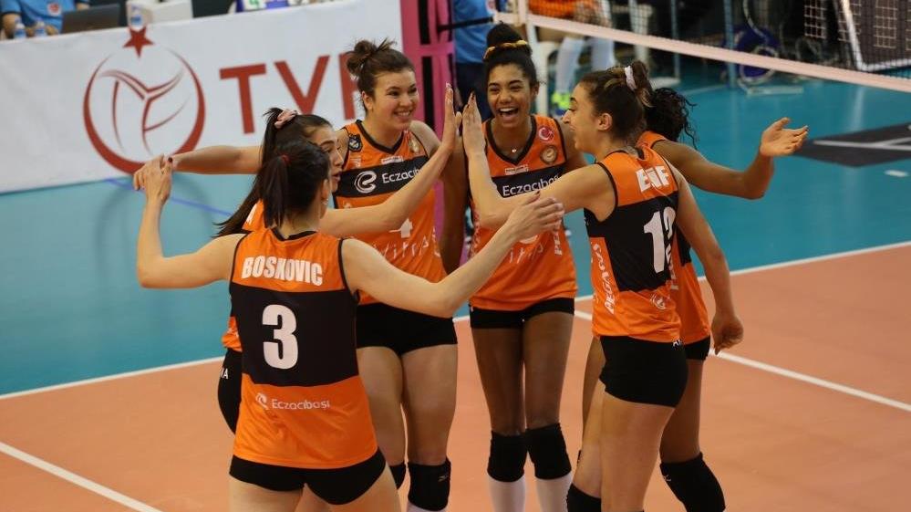 Erteleme maçında Eczacıbaşı VitrA güldü