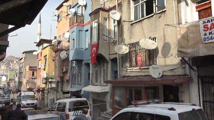 Beyoğlu'nda battaniyeye sarılı kadın cesedi bulundu