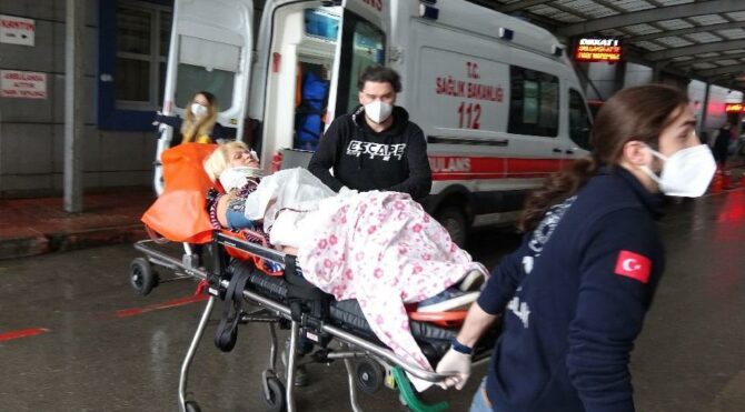 Eşinin evi terk etmesine sinirlendi, kayınvalidesini bıçakladı