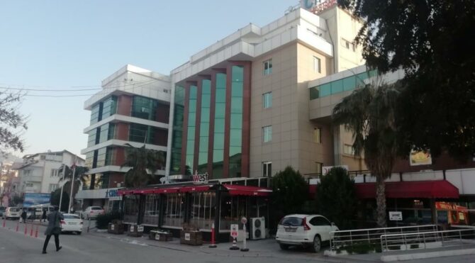 Evde doğum yapan kadın bebeğini bıçaklayarak öldürdü