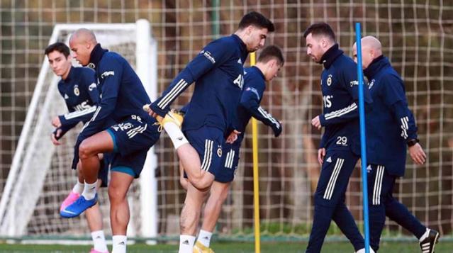 Fenerbahçe'de Ozan ve Luiz Gustavo'nun korona testleri negatife döndü