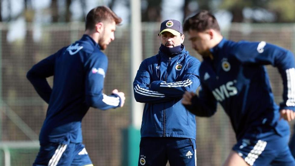 Fenerbahçe’de Serdar Aziz ve Sinan Gümüş takımdan ayrı çalıştı