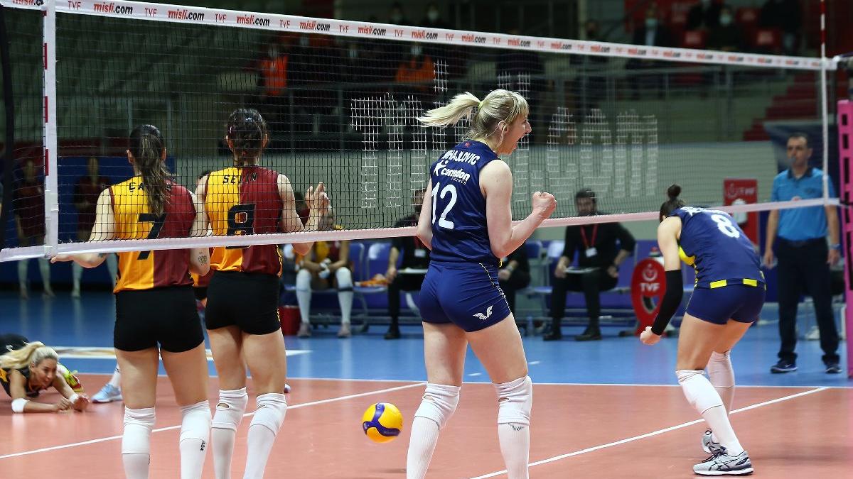 Fenerbahçe Galatasaray derbisinde ayakta alkışlanan görüntü