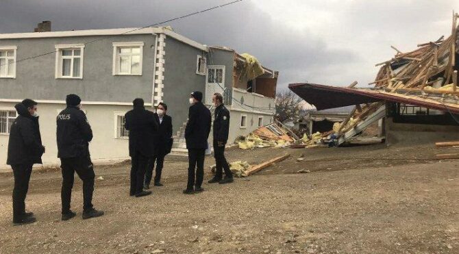 Fırtınanın uçurduğu çatılardan böyle kaçtılar