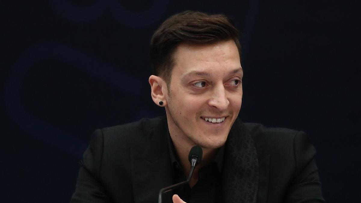 Gelsenkirchen’de Mesut Özil sevinci