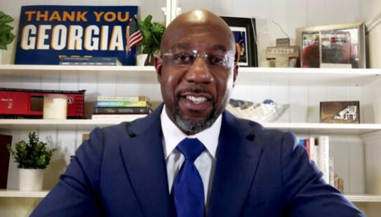 Georgia'daki senatörlük seçimlerinin ilk kazananı Demokrat aday Warnock oldu