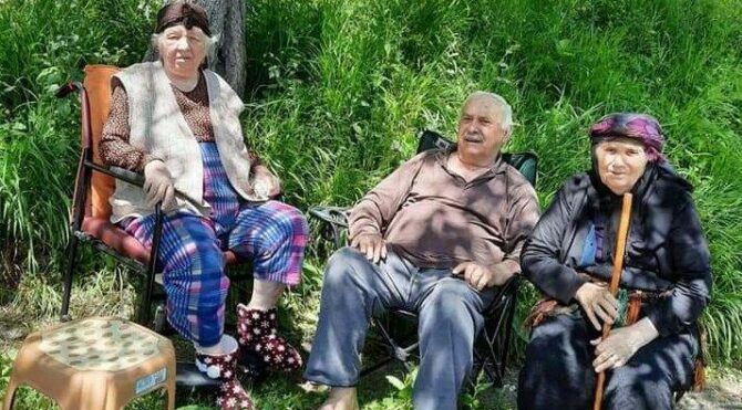 Geriye bu fotoğraf kaldı… Aynı aileden 3 kişi coronadan hayatını kaybetti