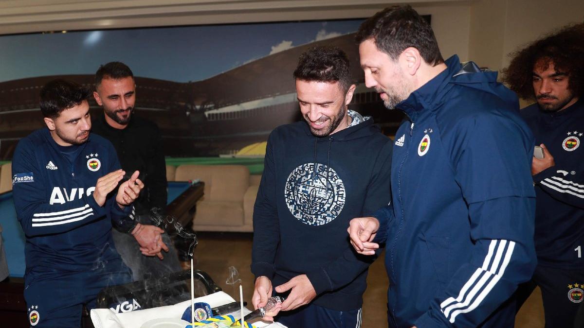 Gökhan Gönül’e doğum günü sürprizi