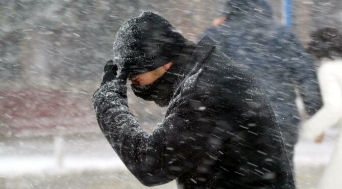 Hafta ortasında kar geri dönüyor! Hava durumu hızla değişecek…
