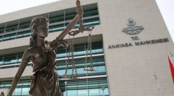 Hakimler AYM kararlarına uymak zorunda kalacak