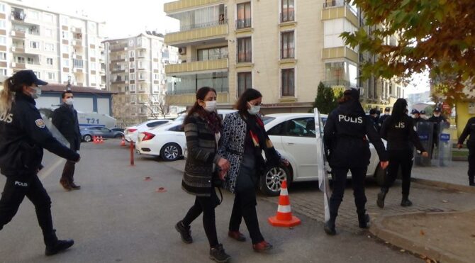 HDP’liler ile evlat nöbetindeki aileler arasında gerginlik