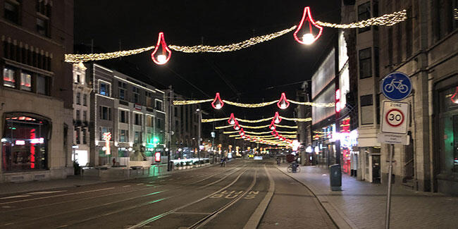 Hollanda'da sokağa çıkma kısıtlaması başladı