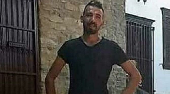 İki çocuk babası müzisyen zehirlenerek öldü