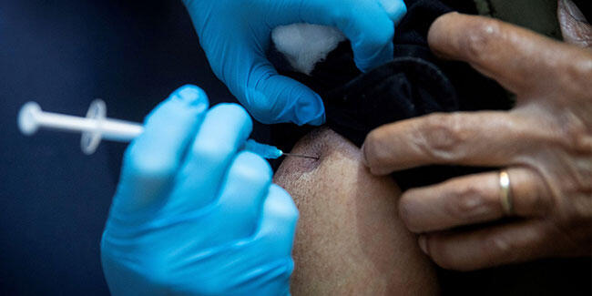 İngiltere'de koronavirüs aşısı yapılanların sayısı 1,3 milyona çıktı