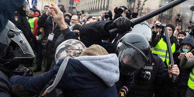 İngiltere'den Rusya'ya çağrı: Gözaltına alınanları serbest bırakın