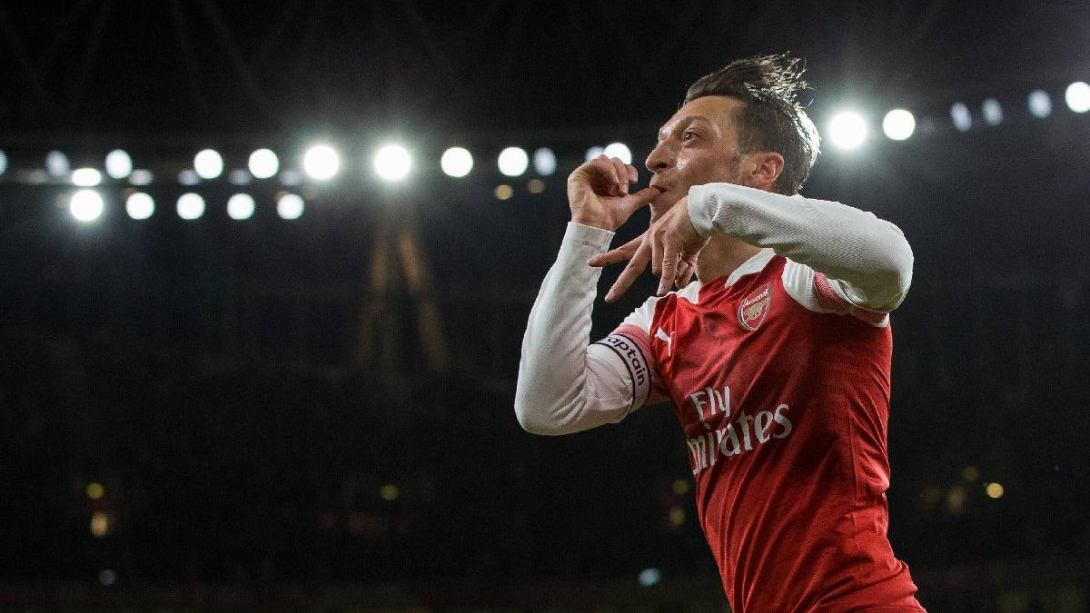 İngiltere’nin gündemi Mesut Özil ve Fenerbahçe! Rekorla geldi, bedavaya gidiyor