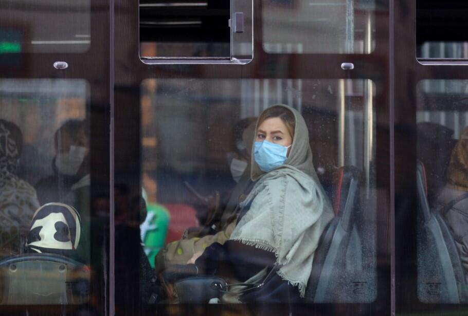 İran'da koronavirüs nedeniyle can kaybı uzun zaman sonra ilk kez 100'ün altına düştü