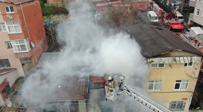 İstanbul’da yangın! Alevler kilometrelerce uzaktan görüldü