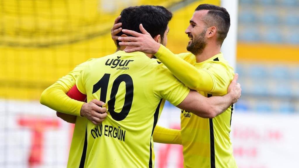 İstanbulspor farklı kazandı